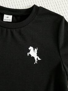 SHEIN Bộ 2 món cho bé trai, kiểu dáng thường ngày, đa năng, in họa tiết, chất liệu dày mỏng xen kẽ, cổ tròn, tay ngắn và quần jogger dệt kim, quần áo bé trai, quần nỉ, quần áo mùa hè cho bé trai, bộ đồ, áo đi học, quần áo tựu trường cho bé trai, áo phông đen in hình, quần mùa thu, trứng Phục Sinh, quà tặng Phục Sinh, thỏ Phục Sinh. - Nhiều màu - Xem 5