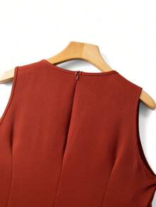 GlowEve CURVE 大码女装两件套：优雅黑色撞色珍珠串珠饰边V领长袖开衫外套和圆领珍珠装饰长裙，适合秋冬季休闲、工作和派对场合。 - 紅木色 - 查看 4