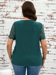 SHEIN Clasi Áo thun nữ cỡ lớn cổ chữ V viền ren, kiểu dáng thường ngày, đa năng. - màu xanh lá - Xem 2
