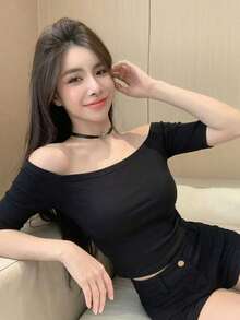 DAZY Áo thun nữ ôm sát, hở vai - màu đen - Xem 3