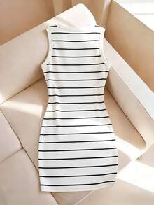 Franclia Summer Women's Casual Fashionable Young Minimalist Versatile Round Neck Fitted Split Hem Mini Dress - Black and White - View 2