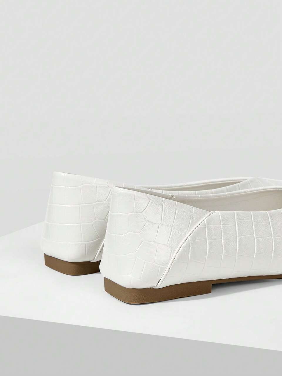 WOMEN SHOES NEW FRENCH RETRO FASHION STONE PATTERN FLAT BOTTOM SQUARE TOE V-CUT SHOES, WHITE SIMPLE AND VERSATILE, COMFORTABLE AND ELEGANT TEMPERAMENT, ADVANCED SENSE, SLIP-ON MARY JANE SHOES
