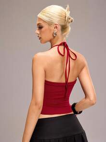 Shutterstock Y2Kool 休闲性感都市时尚极简主义Y2K亚文化风女装龙纹亮片露背深红色短款上衣，适合音乐节、演唱会、新年、日常、度假、约会、派对、春夏等场合。 - 紅色 - 查看 2