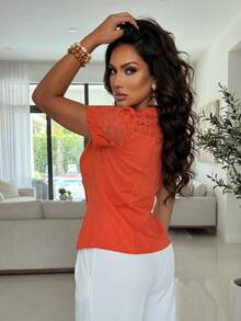 Xyvia 女士橙色V领撞色蕾丝短袖单排扣衬衫，简约通勤风格 - 橘色 - 查看 2