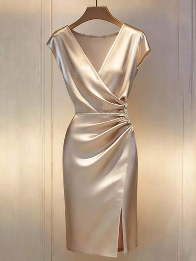 SHEIN PETITE 女士新款V领短袖褶皱腰部纽扣装饰侧开衩修身连衣裙