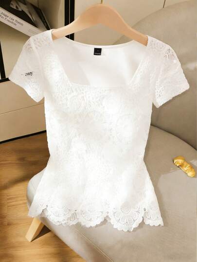 GlowEve 白色蕾丝V领短袖T恤，镂空钩编优雅上衣，适合约会、通勤，风格精致，显瘦