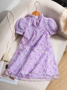 SHEIN Elladie kids 一件浅紫色女童宫廷风连衣裙，泡泡袖配3D蕾丝提花，可爱大蝴蝶结A字公主裙，高端刺绣网纱礼服，适合生日派对、钢琴演奏会、优雅度假装扮 - 紫色 - 查看 2