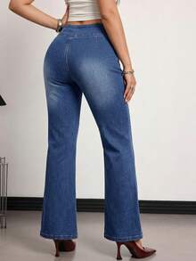 SHEIN Tall 女士夏季休闲高腰阔腿喇叭牛仔裤，水洗蓝色，不对称腰带配纽扣细节，完美打造街头风和日常穿搭。女士高腰阔腿宽松休闲百搭牛仔裤。 - 中等水洗藍 - 查看 2