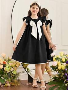 SHEIN Đầm bé gái kiểu dáng thanh lịch thành thị, cổ tròn, viền tương phản, tay loe, đính nơ lớn, dáng chữ A, màu trắng, chất liệu vải dệt, cổ búp bê. - Đen và trắng - Xem 3