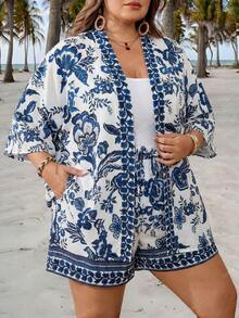 SHEIN CURVE+ Kích cỡ US22 (dành cho người có thân hình đầy đặn) Thích hợp cho lễ hội âm nhạc, kỳ nghỉ bên bờ biển, phong cách bohemian. Áo kimono in hoa dáng rộng mở phía trước và quần short cạp chun. Trang phục thường ngày thoải mái cho nữ. - Màu xanh lam - Xem 7