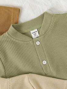 SHEIN Playful Pals 3 áo thun polo Henley ngắn tay cho bé trai, phong cách Quiet Luxury, kiểu dáng tiện dụng thanh lịch, màu khaki tông rừng, gân nổi, cài nút, chất mềm nhẹ, mặc thường ngày, đi lễ, đi chơi, mùa hè xuân thu - Nhiều màu - Xem 4
