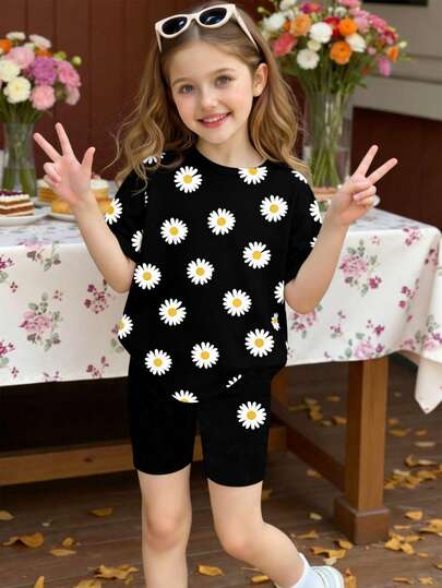 2 pezzi/set Stile casual e dolce da vacanza per ragazze, maglietta a maniche corte con stampa floreale a margherite e pantaloncini aderenti a maglia neri, set comodo e casual per uso quotidiano, outfit estivo