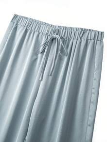 GlowEve CURVE Pantalones casuales de satén texturizado azul para mujer talla grande, pantalones de seda para mujer, pantalones de yoga, pantalones de seda de hielo, pantalones de pierna ancha, pantalones de satén, estilo de mujer, adecuados para salidas diarias y fáciles de combinar con atuendos. Pantalones de pierna ancha, pantalones de moda para mujer, pantalones de satén para mujer, pantalones con cordón en la cintura - Azul - Ver 5