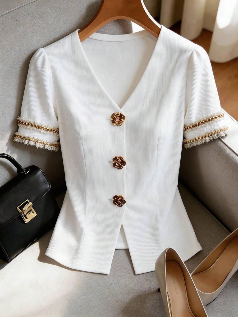 Franclia 女士优雅休闲白色V领开襟玫瑰花形金属纽扣短袖沙滩休闲T恤，夏季适合日常穿着/新年/商务场合/通勤/休闲度假 - 白色 - 查看 1