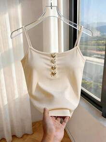 EMERY ROSE Top corto ajustado y sexy con cuello redondo, parte delantera semi-abierta, tirantes de espagueti, botones con forma de corazón, top de tirantes casual de manga corta para mujeres - Albaricoque - Ver 3
