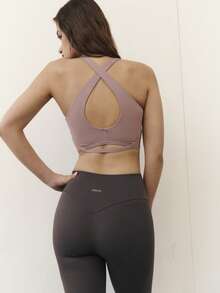 Nöista Gerippter Sport-BH mit gekreuzten Rückenträgern, stylisch und stützend. Perfekt für Sommeroutfits, Frühlingsoutfits für Frauen, Outfits, Gym, Studio-Workouts und lässige Sportbekleidung. - Grau - Übersicht 2