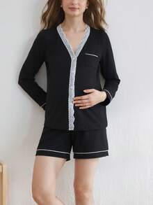 Bộ đồ ngủ bà bầu gồm áo dài tay cài cúc và quần short phối ren tương phản. - màu đen - Xem 4