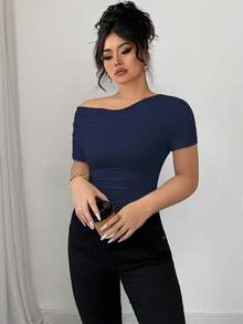 Elenzga Camiseta feminina plus size elegante de manga curta com gola assimétrica drapeada, ideal para o verão. - Azul marinho - Ver 3