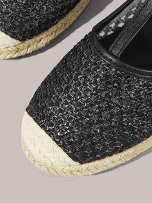 Styleloop 女士编织鞋面玛丽珍鞋，搭扣设计，圆头平底鞋，法式优雅，气质柔美，草编鞋底。适合旅行、度假、约会等场合。 - 黑色 - 查看 4