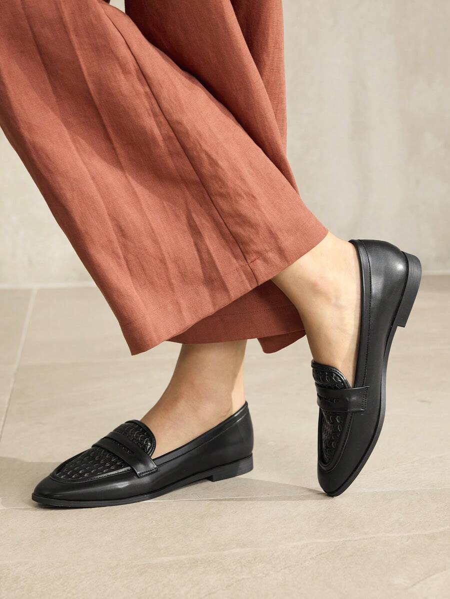 MOTF WOMEN'S SHOES FASHIONABLE AND SIMPLE HOLLOW FLAT SHOES - Black - View 2