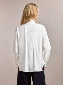 BizChic 夏季新款白色天丝莱赛尔面料蝴蝶结前开襟优雅女士衬衫，适合办公室、正式场合、通勤、休闲、浪漫90年代复古风、派对、毕业典礼、婚礼宾客、伴娘、女主人、外出、社交活动、音乐会、毕业典礼、早午餐、机场等场合。 - 白色 - 查看 6