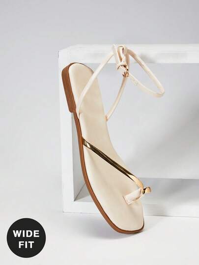 SHUZIA Sandal đế bằng nữ màu trắng ngà, quai TPU mạ vàng điện phân, kiểu dáng quai ngang mắt cá chân, có vòng đeo ngón chân – Thanh lịch, tối giản và sang trọng cho phong cách thường ngày.