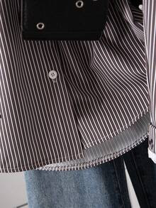 SHEIN 1件少女翻领长袖开衫，条纹衬衫，正面绣花图案，秋季休闲上衣 - 黑與白 - 查看 3