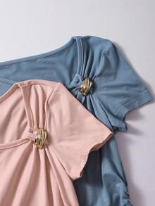 SHEIN 青少年女孩多色設計不對稱領口抓皺腰部＋金屬扣不對稱短袖T恤，適合春夏穿著，獨特不對稱領口設計、抓皺腰部、金屬扣點綴，展現個性時尚，適合日常、派對、校園等場合 - 彩色 - 查看 7