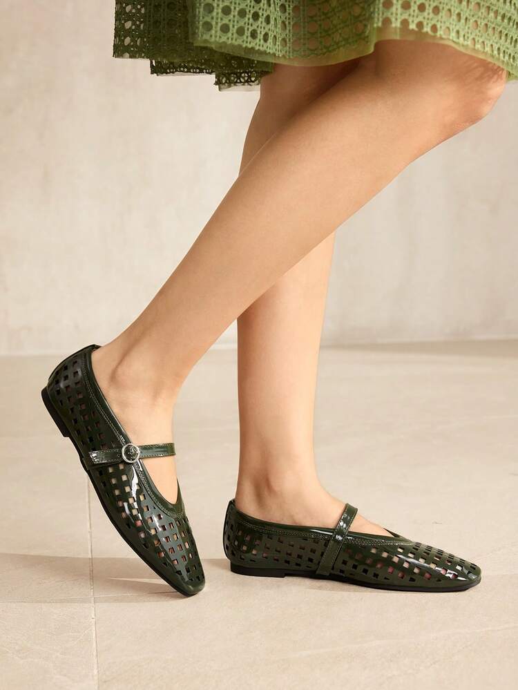 WOMEN SHOES POPULAR FRENCH NEW FASHION DARK GREEN PU LEATHER HOLLOW GRID TEMPERAMENT SQUARE TOE FLAT SOLE SHOES, COMFORTABLE AND VERSATILE WITH SIMPLE ELEGANCE NOT TIRED FEET BREATHABLE HOLE SANDALS