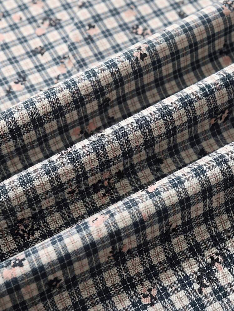 Pantalones cortos entallados de talle alto en tela de cuadros florales, estilo francés y parisino para primavera y verano. Pantalones cortos de algodón con estampado floral para salir y vacaciones