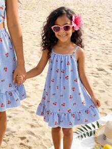 SHEIN Elladie kids 女童蓝色樱桃印花梭织面料吊带连衣裙，配有同款上衣，适合夏季日常穿着、外出、旅行、度假和聚会。 - 藍色 - 查看 1
