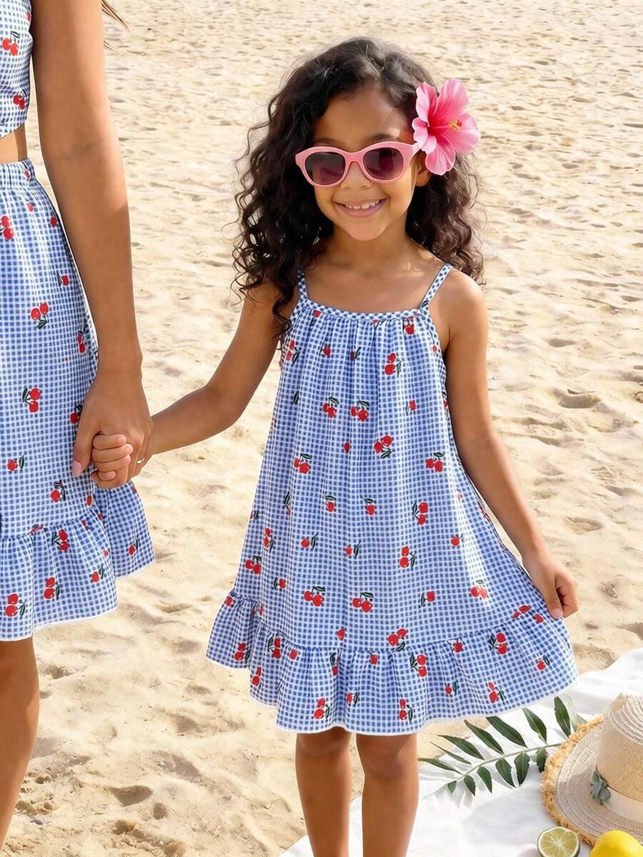 SHEIN Elladie kids 女童蓝色樱桃印花梭织面料吊带连衣裙,配有同款上衣,适合夏季日常穿着、外出、旅行、度假和聚会。 - 藍色 - 查看 1