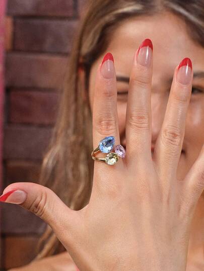 Glisma Anillo geométrico con piedras de diamante de color chapado en oro de 18K