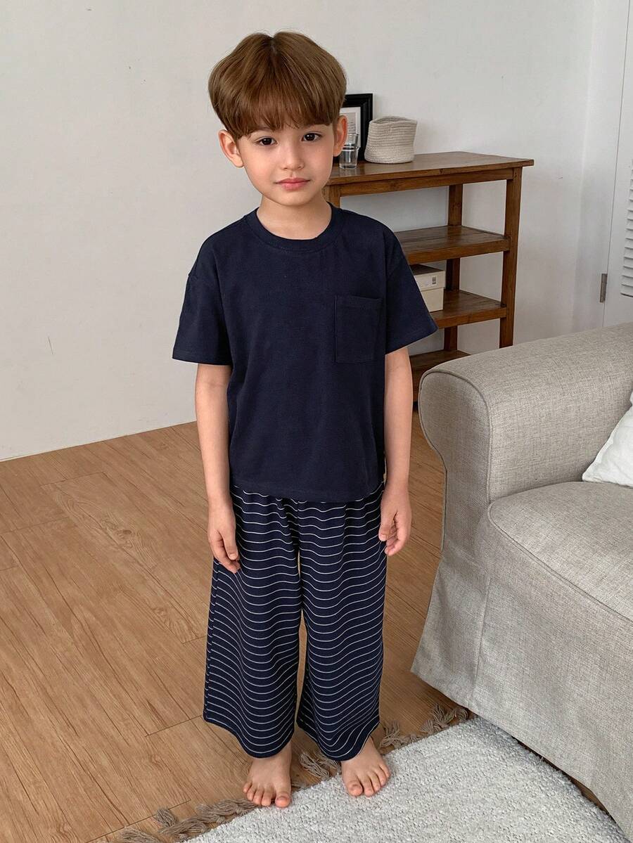 Dazy Kids 2件組男童圓領純色針織短袖T恤 + 梭織格紋長褲休閒套裝,春夏款 - 藏蓝色 - 查看 1
