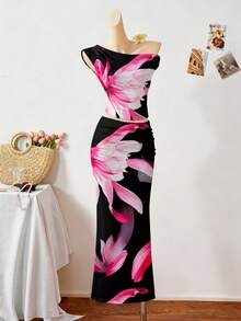 Sparklyn Đầm đen in họa tiết hoa sen hồng nhuộm tie-dye dành cho tuổi teen, thiết kế lệch vai tôn lên vẻ đẹp cổ và vai, phần eo xếp ly giúp tôn dáng, hoàn hảo cho các bữa tiệc và buổi hẹn hò. - màu đen - Xem 4