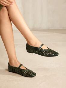 MOTF PREMIUM Sepatu Wanita Populer Gaya Prancis Baru, Kulit PU Hijau Tua, Desain Kotak-kotak, Sol Datar, Nyaman dan Serbaguna dengan Keanggunan Sederhana, Tidak Membuat Kaki Lelah, Sandal Berlubang yang Bernapas - Dark Green - View 6