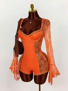 Amplova Bộ jumpsuit nữ gợi cảm với dây đeo mảnh, thắt eo bằng ren tương phản, tay dài xòe rộng và các mảng vải xuyên thấu ở hai bên. - trái cam - Xem 7