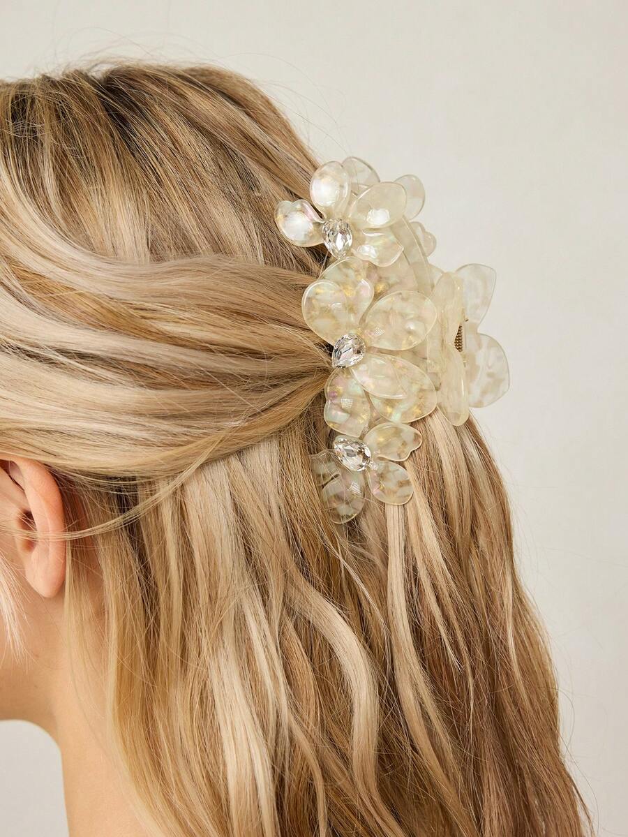 MOTF PREMIUM THREE FLOWERS BUTTERFLY GRADUAL CHANGE COLOR HAIRPIN - Light yellow. - View 1