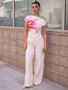 Andrea Bello 女士优雅花卉印花不对称领口褶饰上衣 - 杏色 - 查看 5