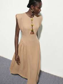 Aveloria Modichic Đầm dài nữ màu xanh ô liu dáng rộng, thiết kế khoét rỗng phía trước với khóa kim loại hình vỏ sò bất đối xứng, không tay, vạt áo phối nhiều mảnh, chất liệu chiffon, phong cách tối giản cổ điển hiện đại, thanh lịch, thích hợp cho công sở, dự tiệc, đa năng. - Màu Khaki - Xem 6