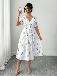 SHEIN Elenzya Große Größen V-Ausschnitt weißes Blumenprint Midi Kleid - Blau - Übersicht 4