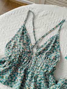 SHEIN EZwear Bộ đồ đi nghỉ mát dành cho nữ: áo hai dây và quần short họa tiết hoa nhí màu xanh lá cây. - màu xanh lá - Xem 4