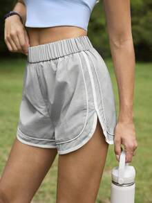 Exploreva Quần short nữ kiểu dáng thường ngày với viền phối màu tương phản, thích hợp cho mùa hè. - Màu Xám nhạt - Xem 4