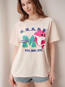 BABY SHARK X SHEIN 1件女士休闲度假通勤趣味卡通字母印花落肩宽松T恤，亲子装 - 杏色 - 查看 5