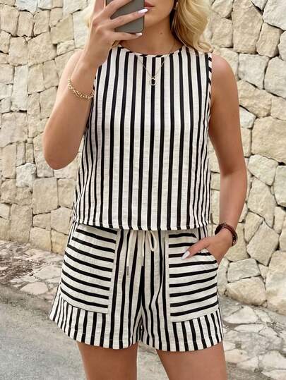 Dripcurv 大码女式条纹圆领上衣和抽绳腰短裤两件套，休闲日常穿着