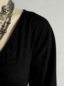 EgrlEra 女士性感深V领修身复古针织T恤 - 黑色 - 查看 4