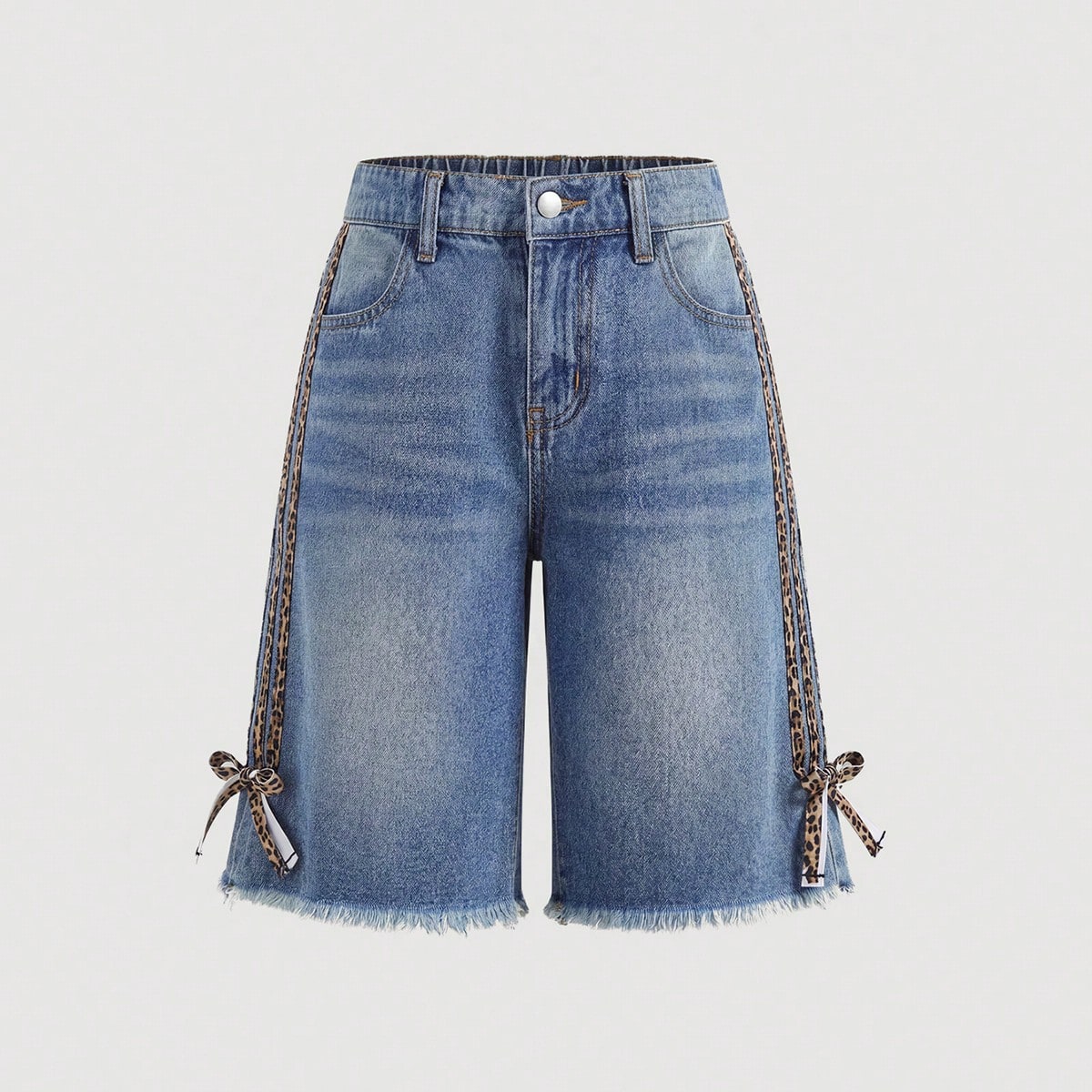 Pantalones cortos vaqueros holgados y sueltos con rayas laterales, lazo y bolsillos sesgados con dobladillo deshilachado, en estilo vintage casual par