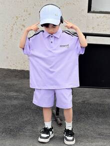 SHEIN Little Byeori 两件套男童休闲舒适日常学院风简约时尚字母印花短袖Polo衫及口袋短裤套装，适合春夏季节日常穿着、运动、郊游、上学、聚会、度假、拍照、返校季等场合。 - 淡紫色 - 查看 3