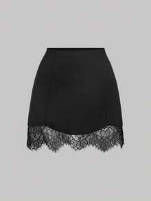 SHEIN MOD 加大码黑白撞色两件套，不对称肩部上衣T恤，蕾丝拼接迷你裙 - 黑與白 - 查看 7