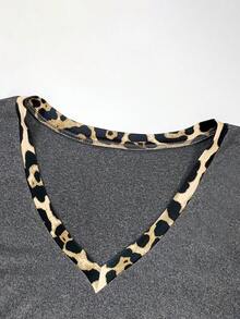 EMERY ROSE Damen Lässig T-Shirt mit tiefem V-Ausschnitt, klassische Silhouette, hohe Elastizität, Leoparden-Muster Kontrastfarbe, Frühling/Sommer süße Oberteile für Frauen Damen Kurzarm Oberteile Oberteile für Frauen Blusen für Frauen Neueste Oberteile für Frauen - Dunkelgrau - Übersicht 5